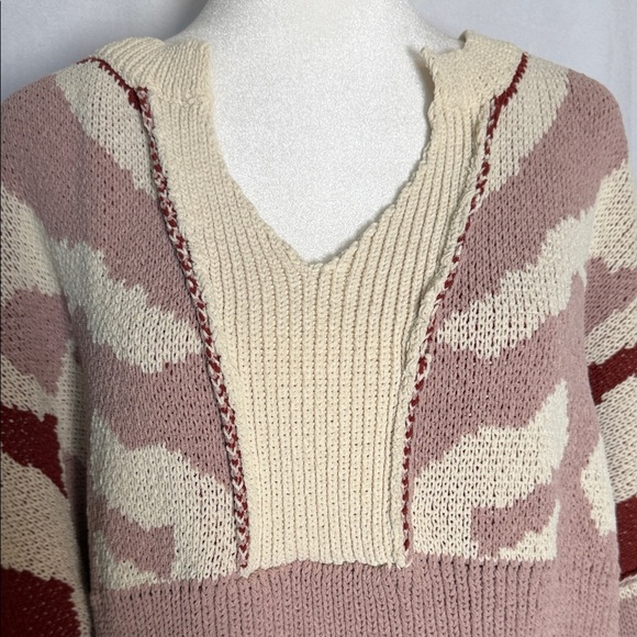 POL V-Neck Sweater in Cream, Red, and Pink - Picture 2 of 9